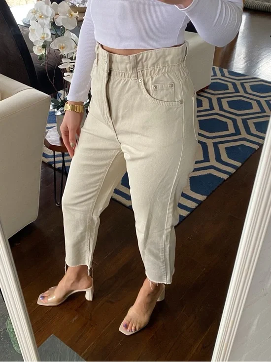 BERSHKA High-Rise Paper Bag Crop Jeans in Cream - Women! 🐚 - Picture 3 of 16